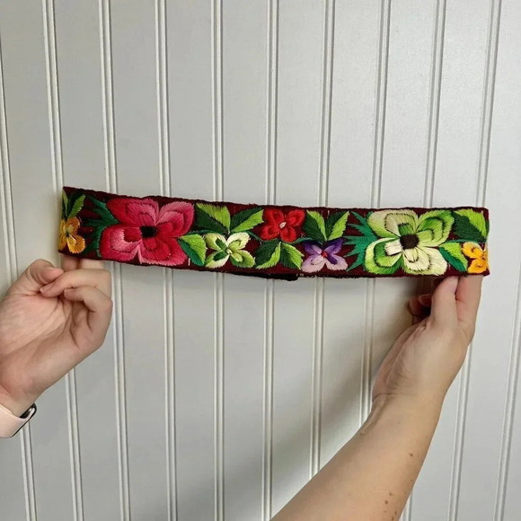 Vintage Floral Embroidered Red Belt Velcro Closure - Picture 1 of 5